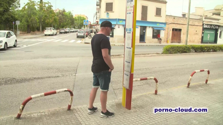 Porno Cloud: Une femme baise en plein air - DVD