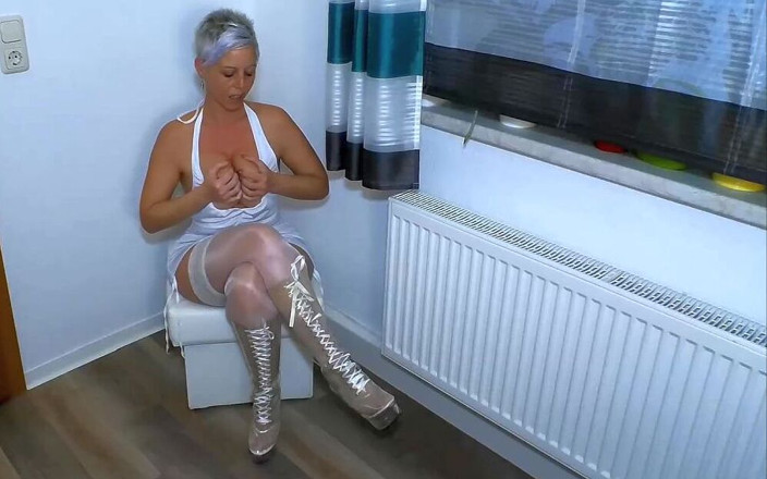 Melissa Deluxe: Min jävla mun överflödar med spermier. Han snor allt in!