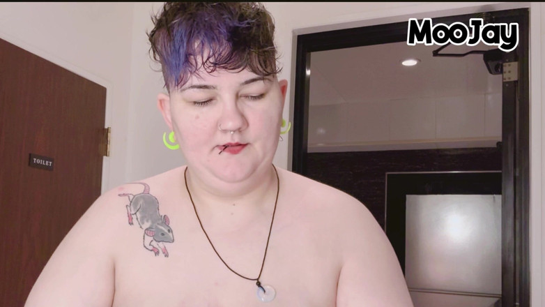 Moo Jay: Duschen, um Haarfarbstoff zu abspülen, während ich mit Dir chatte (gemütliche...