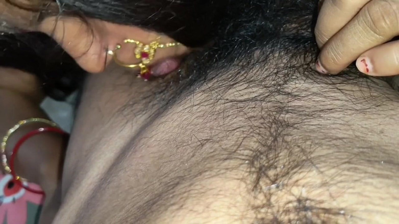 Happyhome: Desi bhabhi raucht blowjob und hardcore-ficken mit Hindi-Stimme