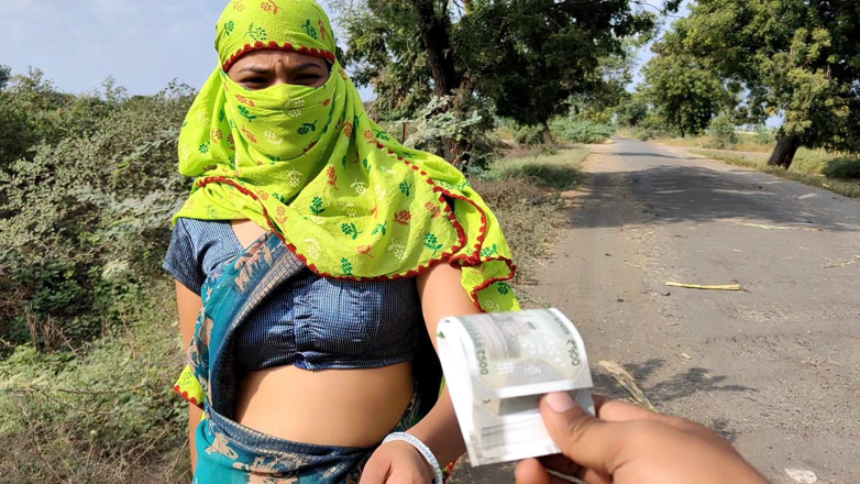 Sexy Komal: Komal était sur la route pour la première fois et a...