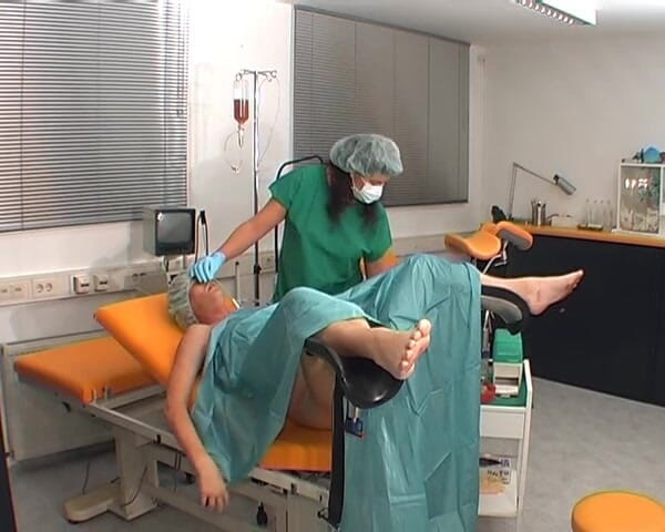 Rubber & Clinic Studio - 1ATOYS: गाइनो सपने - उसे ताजा गर्म पेशाब से भरना