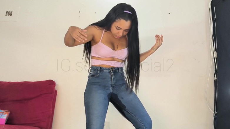 Isabel: Aku mau mandi dong, sayang?