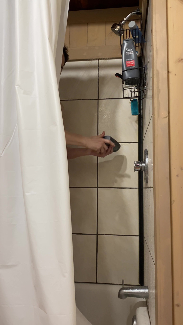 Ely marcotte: Helly Sozinho em Seu Quarto