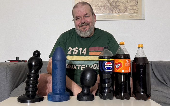 Qualzucht: O să-ți arăt jucăriile mele preferate!
