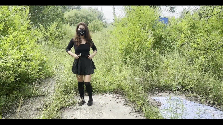 Juli Smith Meow: Прогулянка по покинутій частині маленького містечка