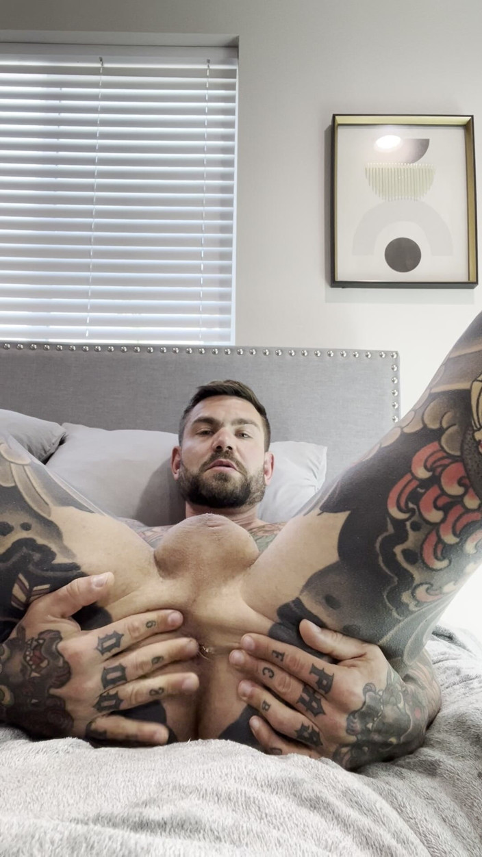 Juan Lucho Gay: Pohledný Španěl Je Znepokojen