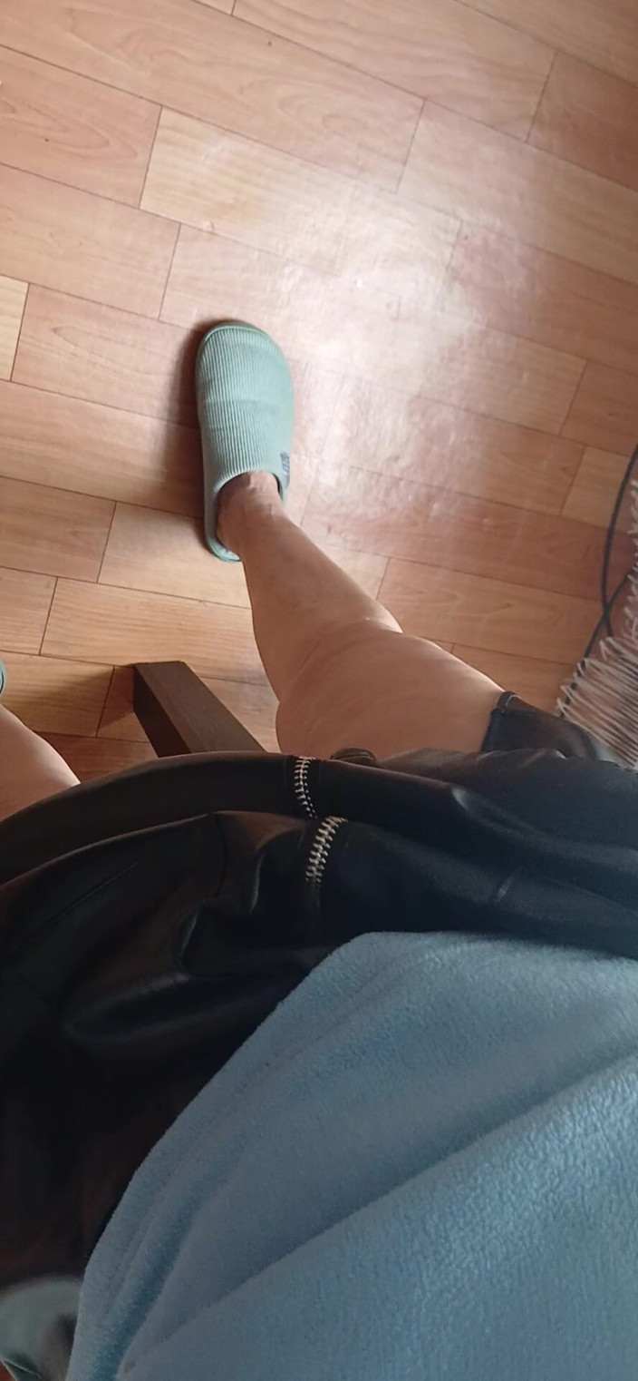 Lesbian-illusion: Aku dan teman lesbianku lagi asik masturbasi berisiko di kantor