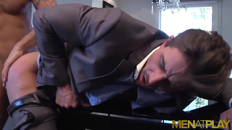 Menat Play: MENATPLAY - Carter Dane im anal von Klein Kerr gefickt