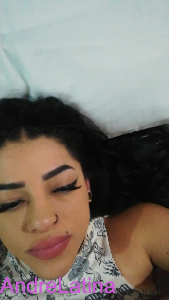 Gatita latina: Ze houdt ervan om lul te zuigen