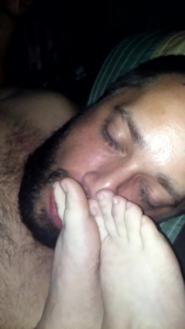 Big D: Pies olfateando mamada