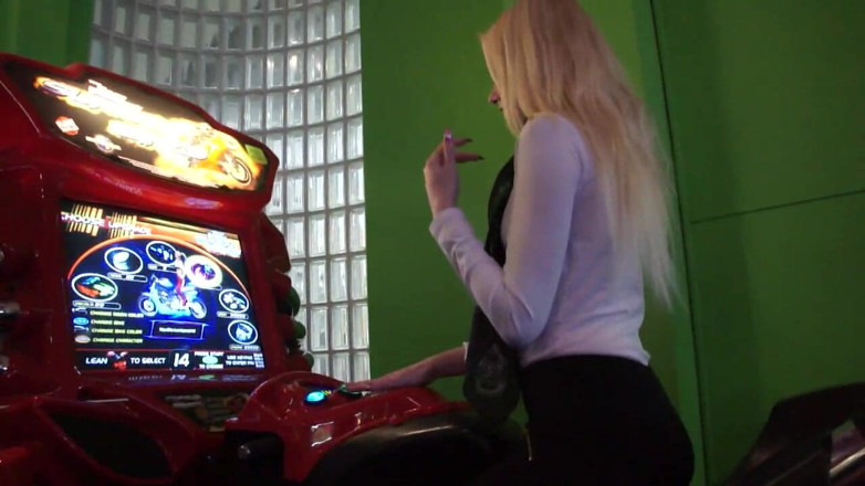 Creampie Clinic: Den v životě blonďaté cockslut
