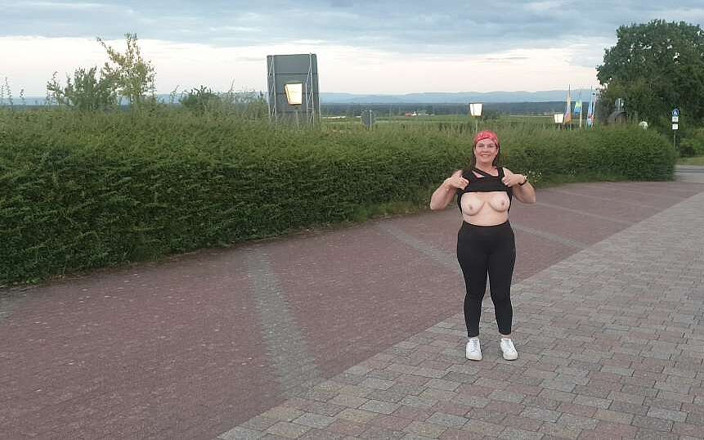 Tania 1988: Cleebourg tweede keer naakt