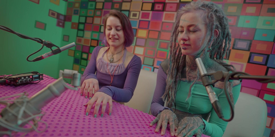 Miss Flora: Première asmr avec Anuskatzzz