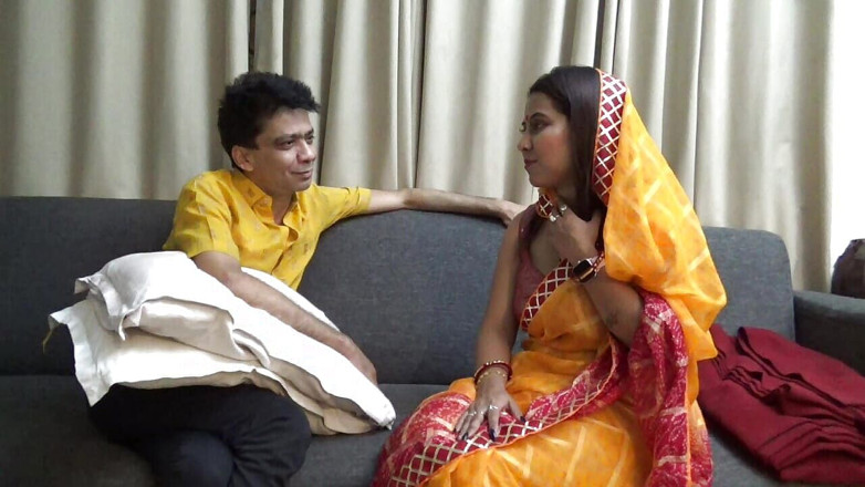 Anjalisingh_sexy: Abang ipar matang datang ke rumah isteri rumah yang kesunyi...