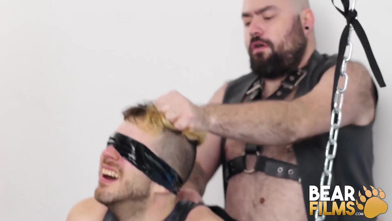 Bear Films: BEARFILMS bDSM senza preservativo con orso silian e tom fox