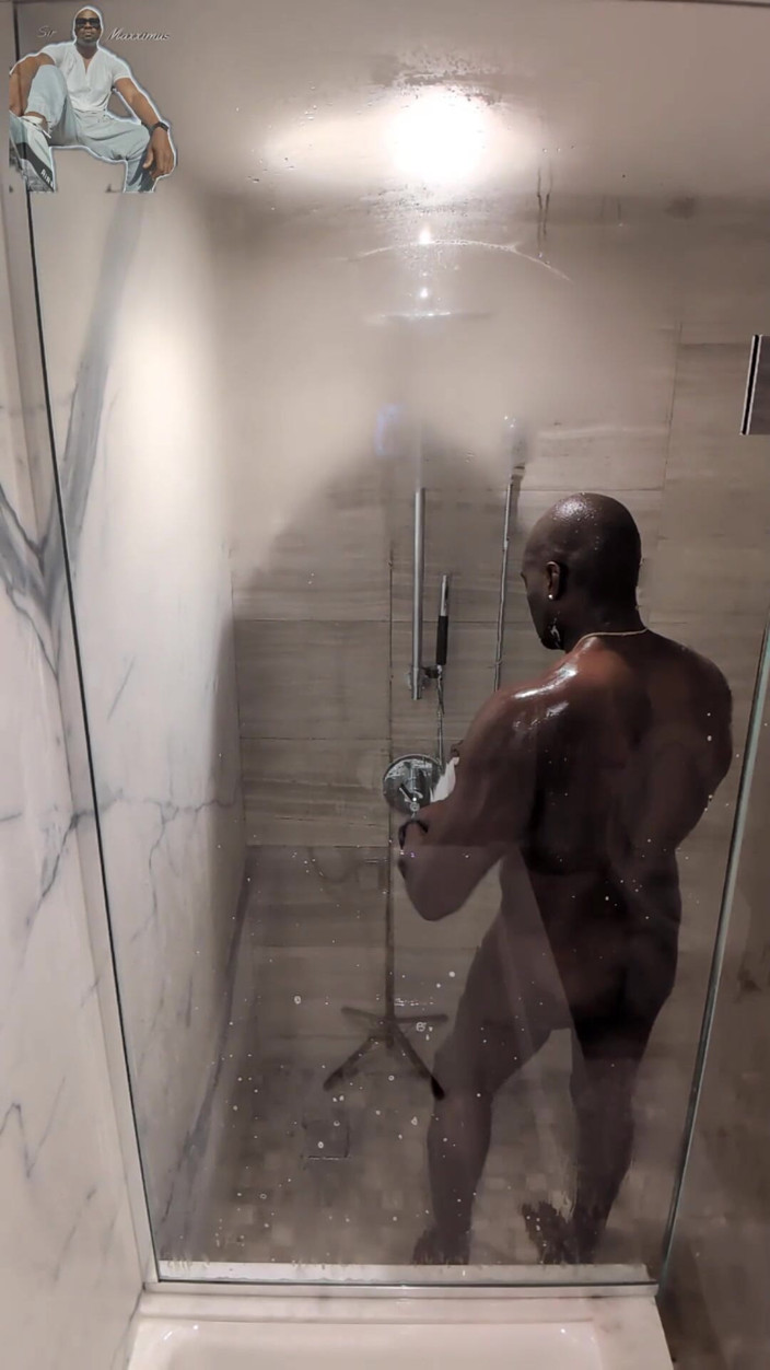 Sir Maxximus: Waktunya mandi di hotel chicago