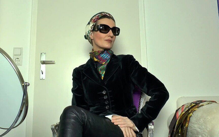 Lady Victoria Valente: Elegante zijden sjaal vormgeving hoofd hals ascot cravat