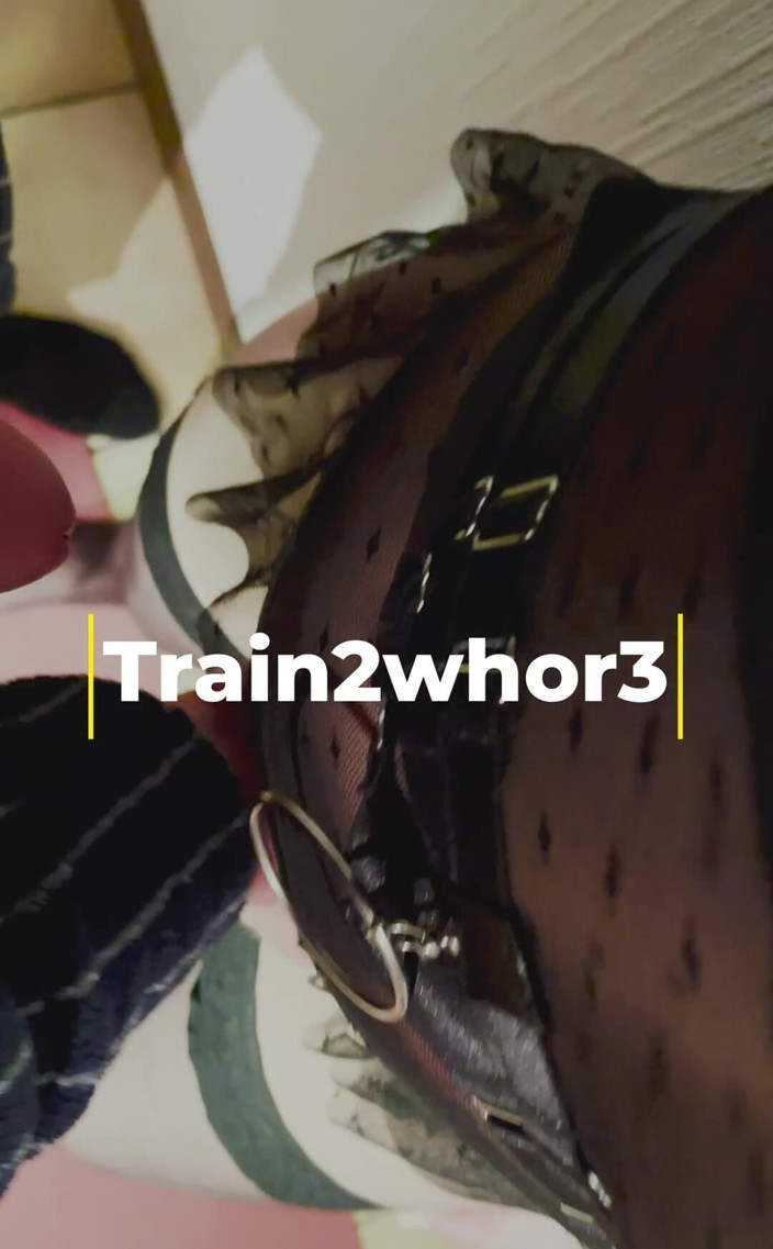 Train2Whore: Nr. 18 Ik vind het heerlijk als mijn man me laat...