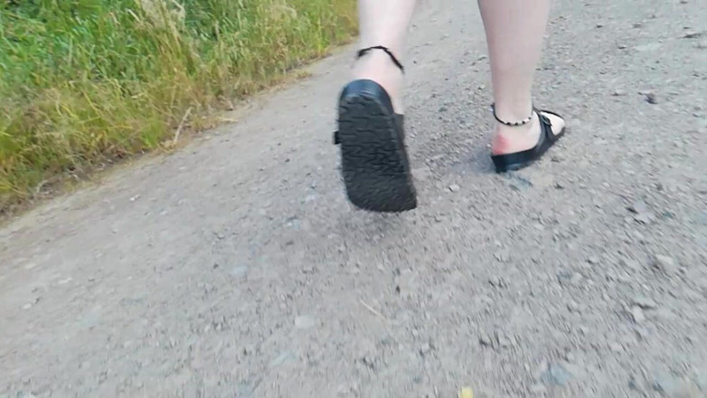 Carmen_Nylonjunge: Passeggiata nella natura a Birkenstock