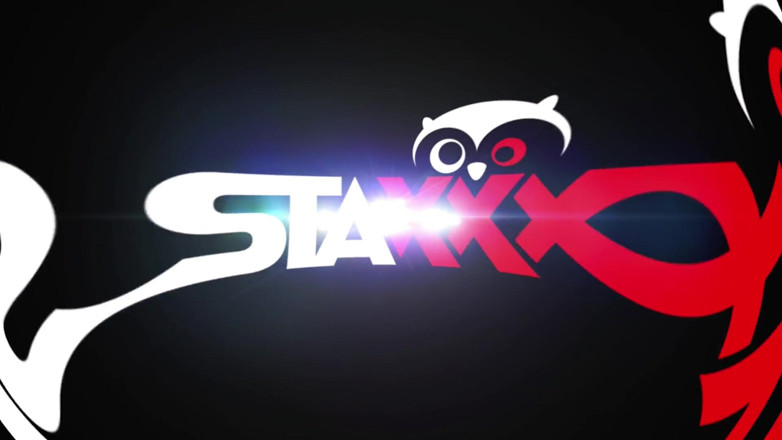 Staxxx: Seksi genç kız büyük bir yarağa biniyor