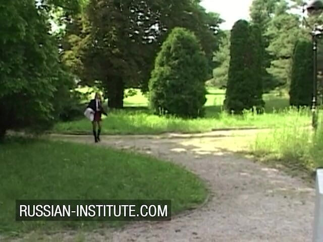 Russian Institute: Tetona chica universitaria folla al aire libre en el campus