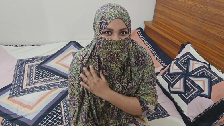 Banglavabi: Aku mergokin istri majikannya lagi sendirian dan ngentot dia habis-habisan....
