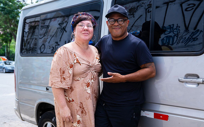 MaturePickup: Gordas maduras rabudas com punho durante viagem de ônibus