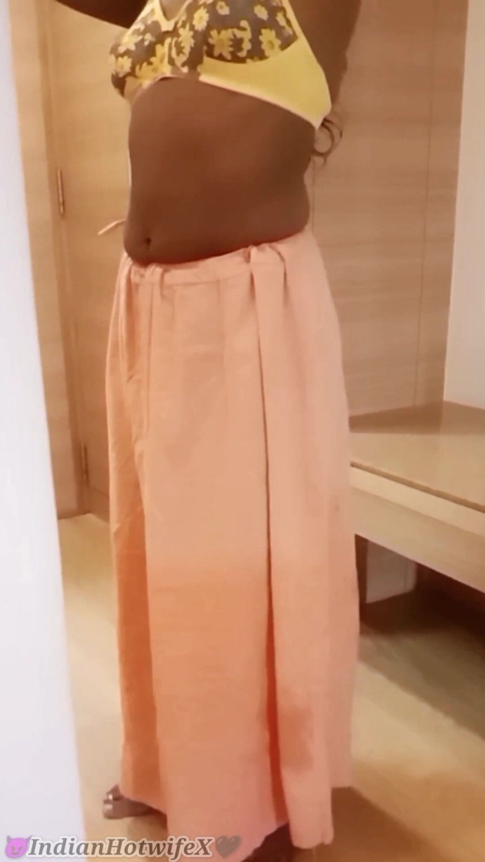 RenuRaj: Tamilische desi schlampenfrau renu halsfick blowjob zum stier, cuck beobachtet!...