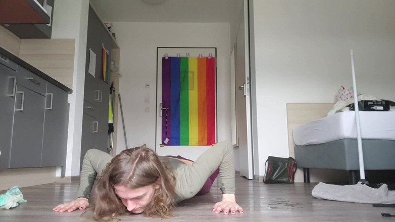 kassyyy: Zase čůrá do stejných legín.