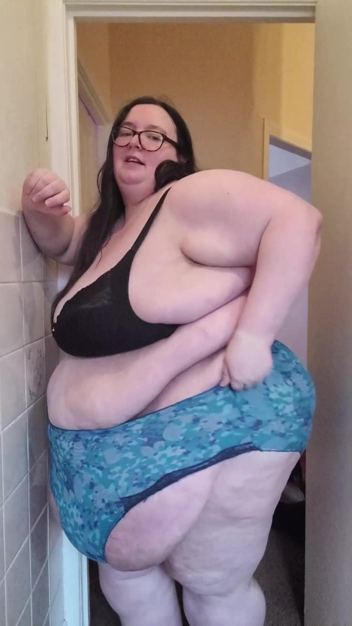 SSBBWLadyBrads: Tonton video aku lagi ngentot sambil bugil