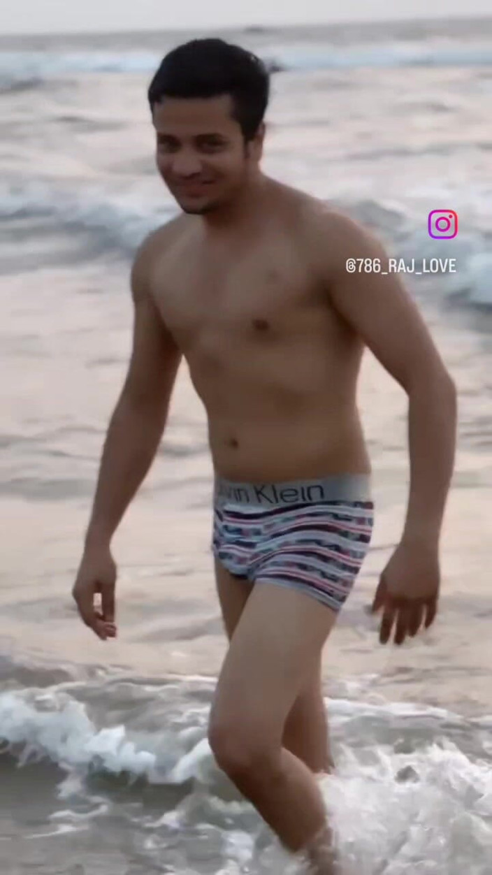 Indian slut: Plimbare pe plajă