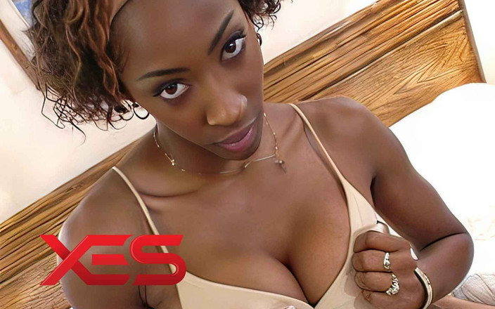 Xes Network: フィット19歳の大きな天然乳の黒人女性がディルドで自分をファックし、ソロオナニー映画でオーガズム