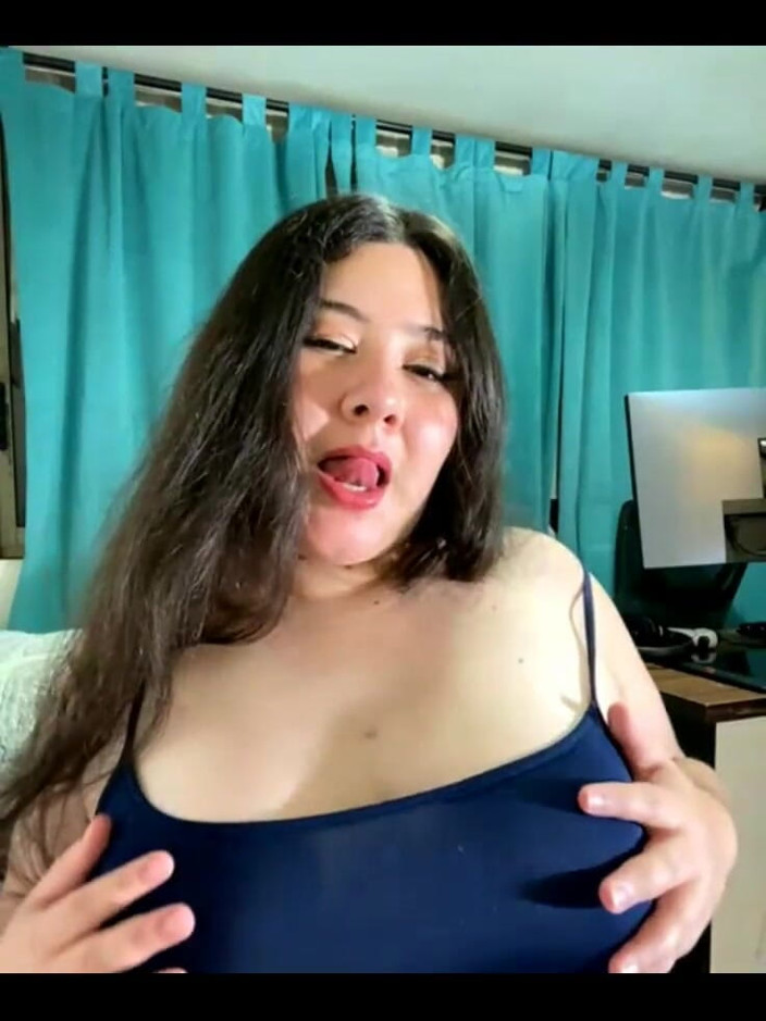 Lizren: Gadis remaja semok latina