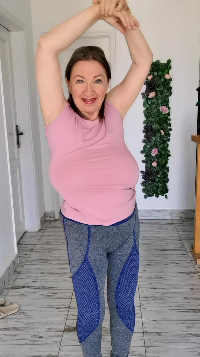 MariaOld: Enormes tetas maduras naturales y strip dance sexy