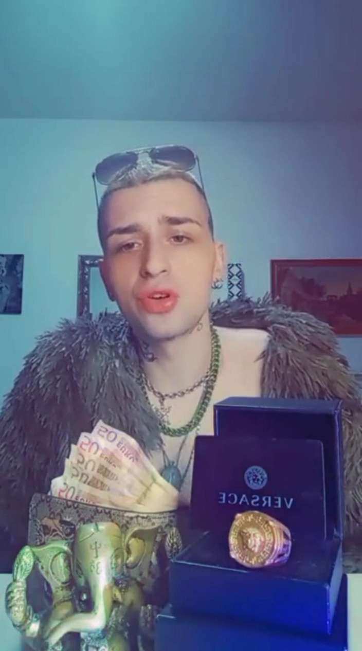 Young trap boy: 한낮에 파스타 한 접시