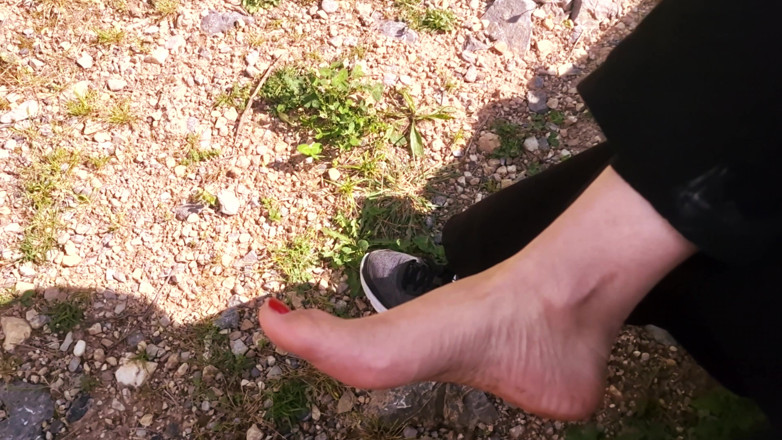 Vickyscotland: Ela mostra seus pés depois de caminhar. Sexo anal, boquete