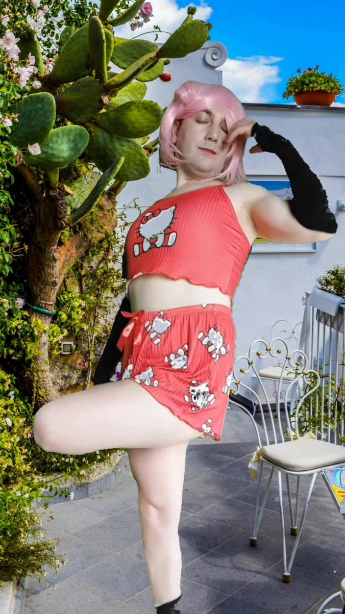 Kitty_Cross: 2 rubias en pijama rebotando culo y sexy puta travesti