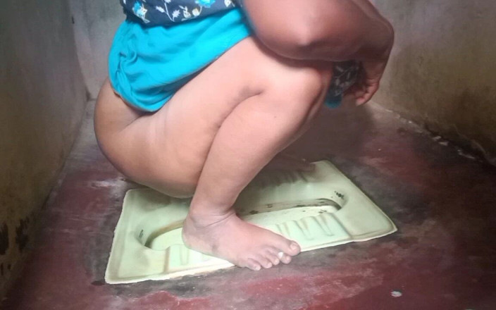 Priyanka314: インドのデシ村の妻が入浴