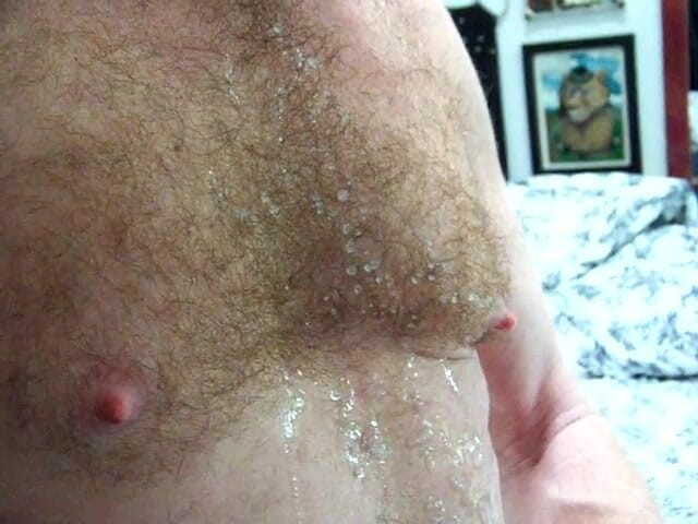 Hairyartist: Hårigartist- Jag stänker mitt håriga bröst med päronliga droppsprut av...