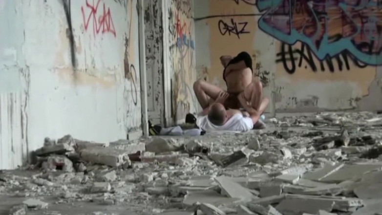 YOUNG FRENCH DUDES FUCKERS: Chàng trai trẻ dang rộng đụ oudoor