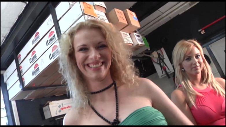 German amateur - 100% German hardcore videos: Dos milfs espectaculares están complaciendo a la polla grande y...