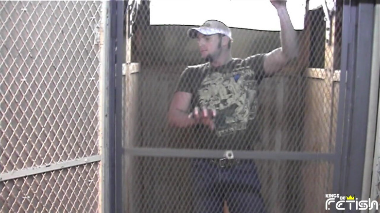Gay Diaries: Hombre cachondo mira una película porno y se masturba antes...