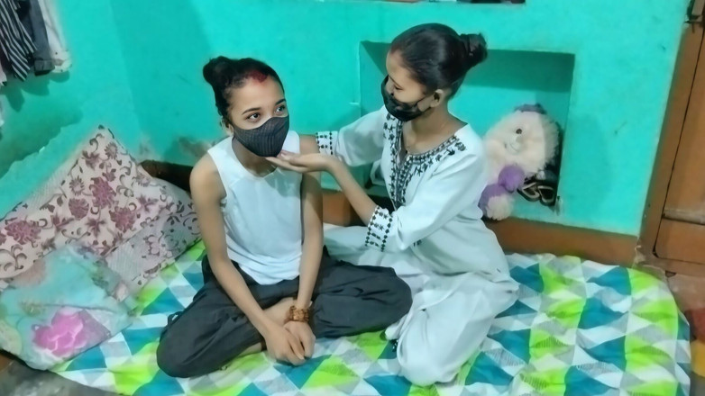 Hot_Monika: Bhabhi Nanad dengan teman lelaki dalam video seks bertiga kote...