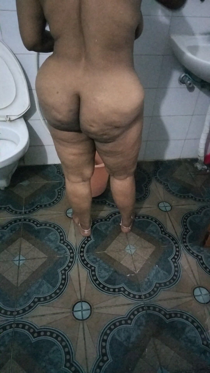 Tamil lesbian: Cặp đôi tamil làm tình nóng bỏng trong bồn tắm