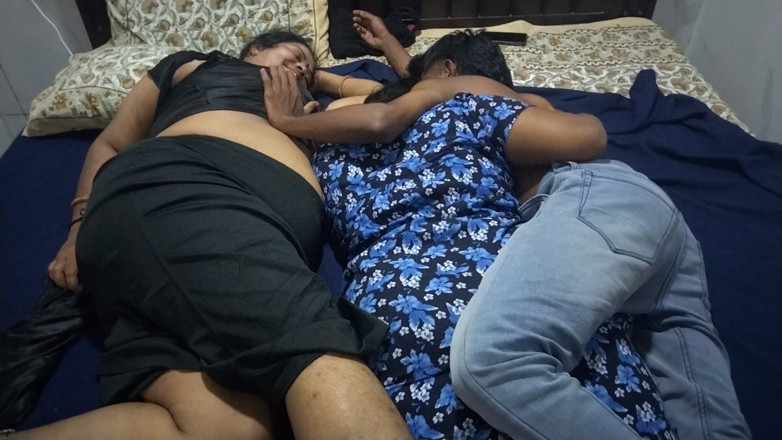 Tamil lesbian: Sexo en grupo de amigos tamiles