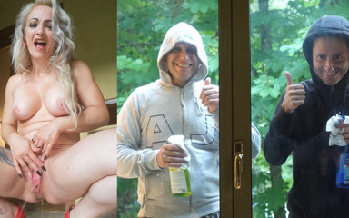 Fetish Bear Productions: Ma belle-mère pisse pendant que deux idiots la regardent