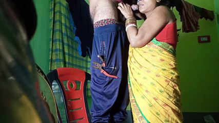 FireeCouple: Une bhabhi indienne baise sa chatte mouillée avec un électricien