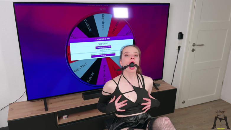 Ritzy Rain: Ritzy Rain ganhou boquete na boca, fisting vaginal, cinto de...
