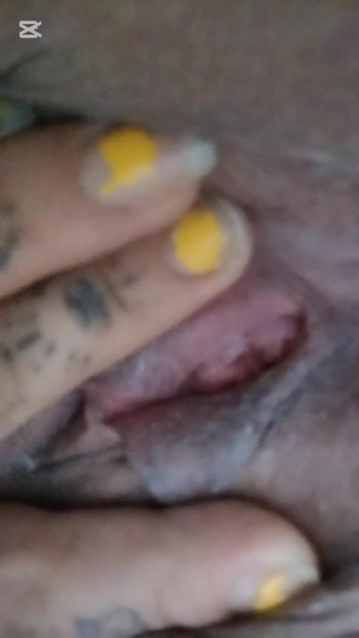 Dalyla: Je me suis masturbé pendant que mon beau-père regardait tout...